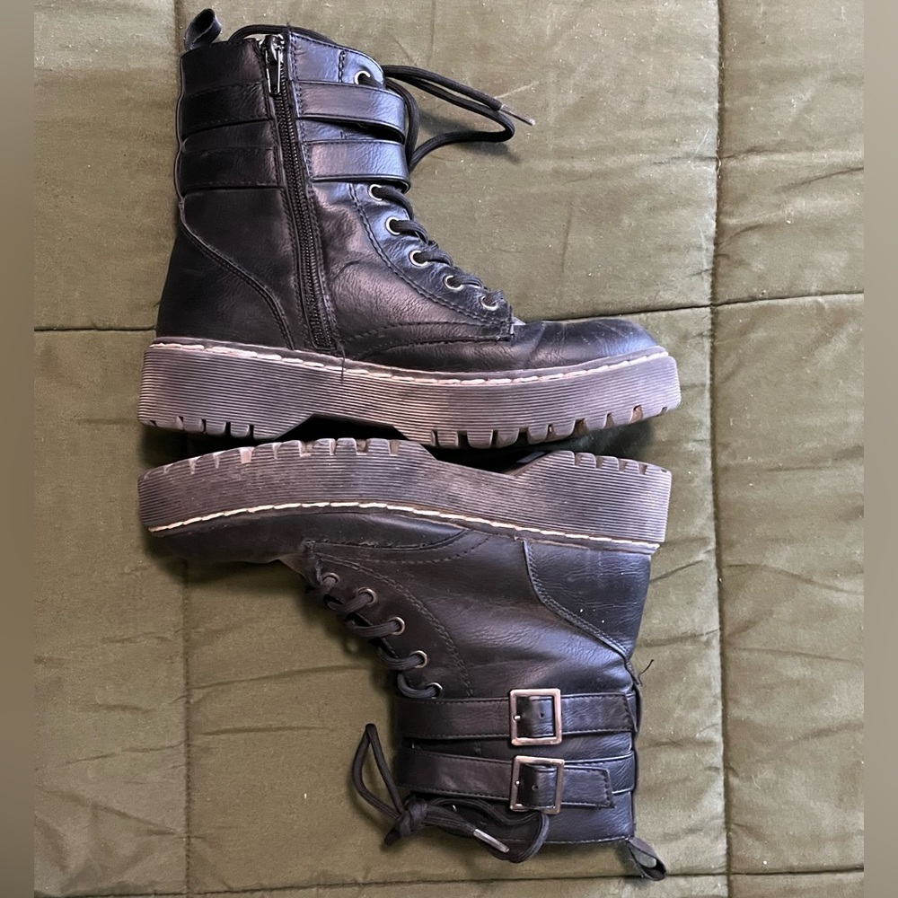 xoxo Hailee boot. Women’s size 6